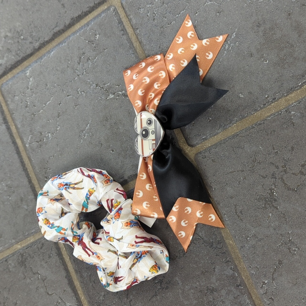 Loungefly Star Wars Bb8 Bow And Her Universe Ahsoka Hair Scrunchie